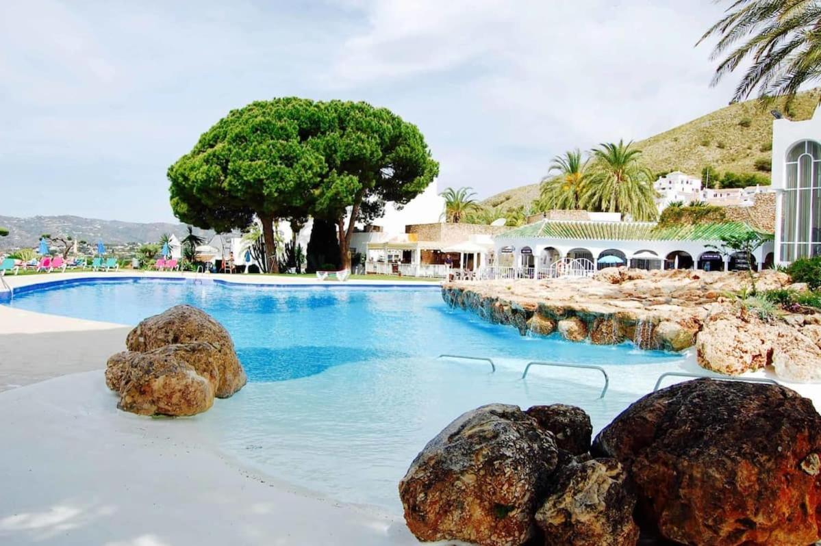 Beautiful Apartment With Amazing Sea View Nerja Kültér fotó